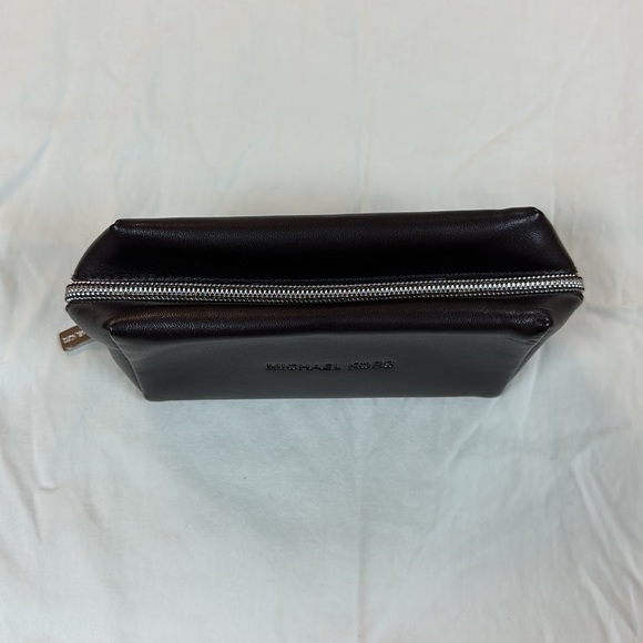 Michael Kors leather case - Picture 2 of 9